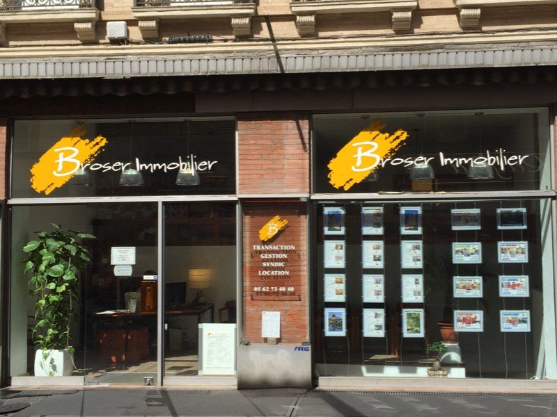 La vitrine de Broser Immobilier, rue de la Colombette